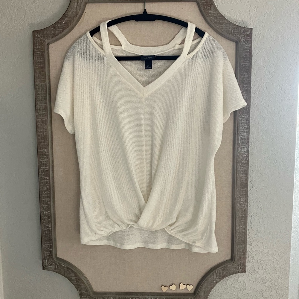 (Buckle) Open Shoulder White V-Neck Women's Top - xs